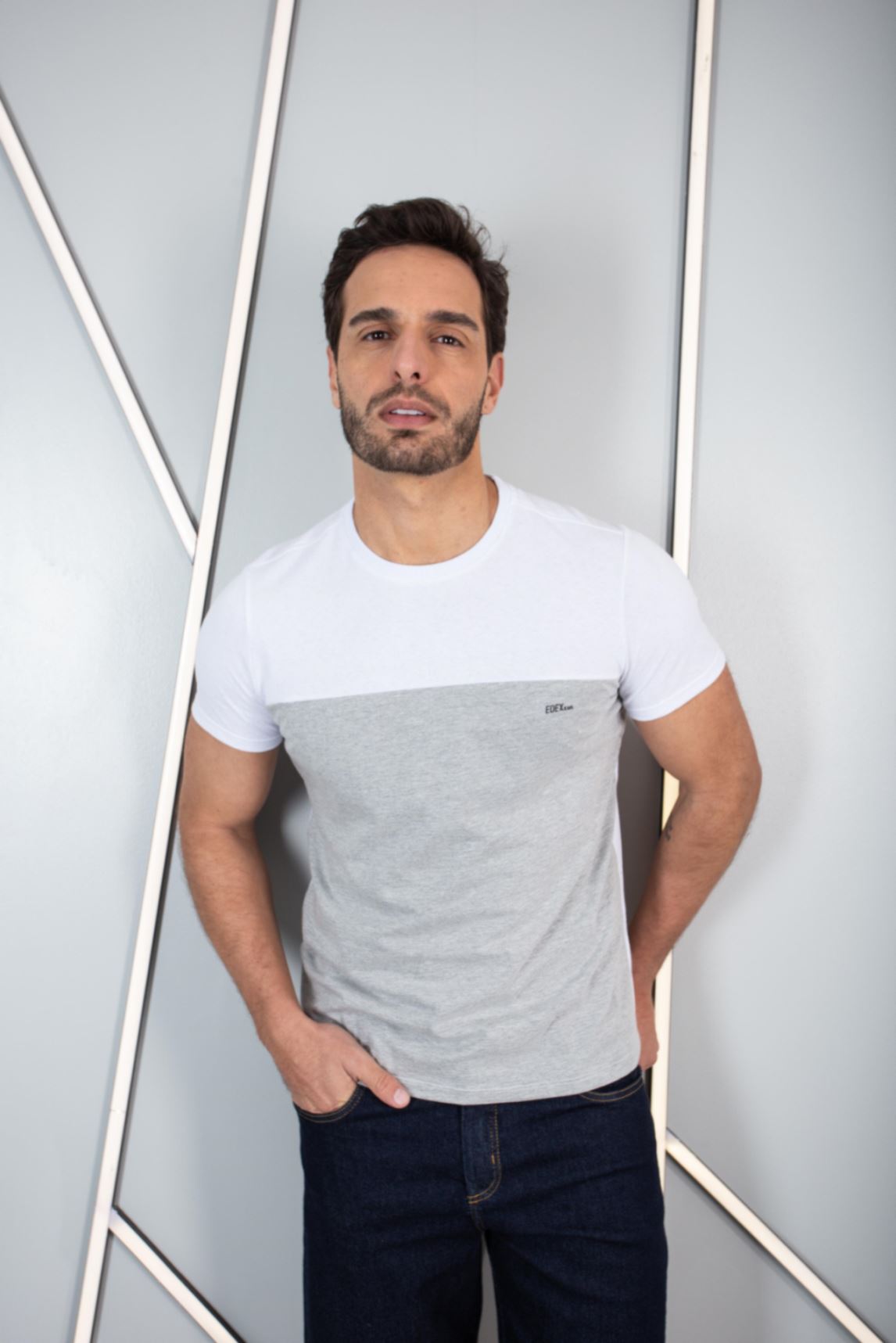 T-SHIRT MASCULINA SLIM MC GOLA O