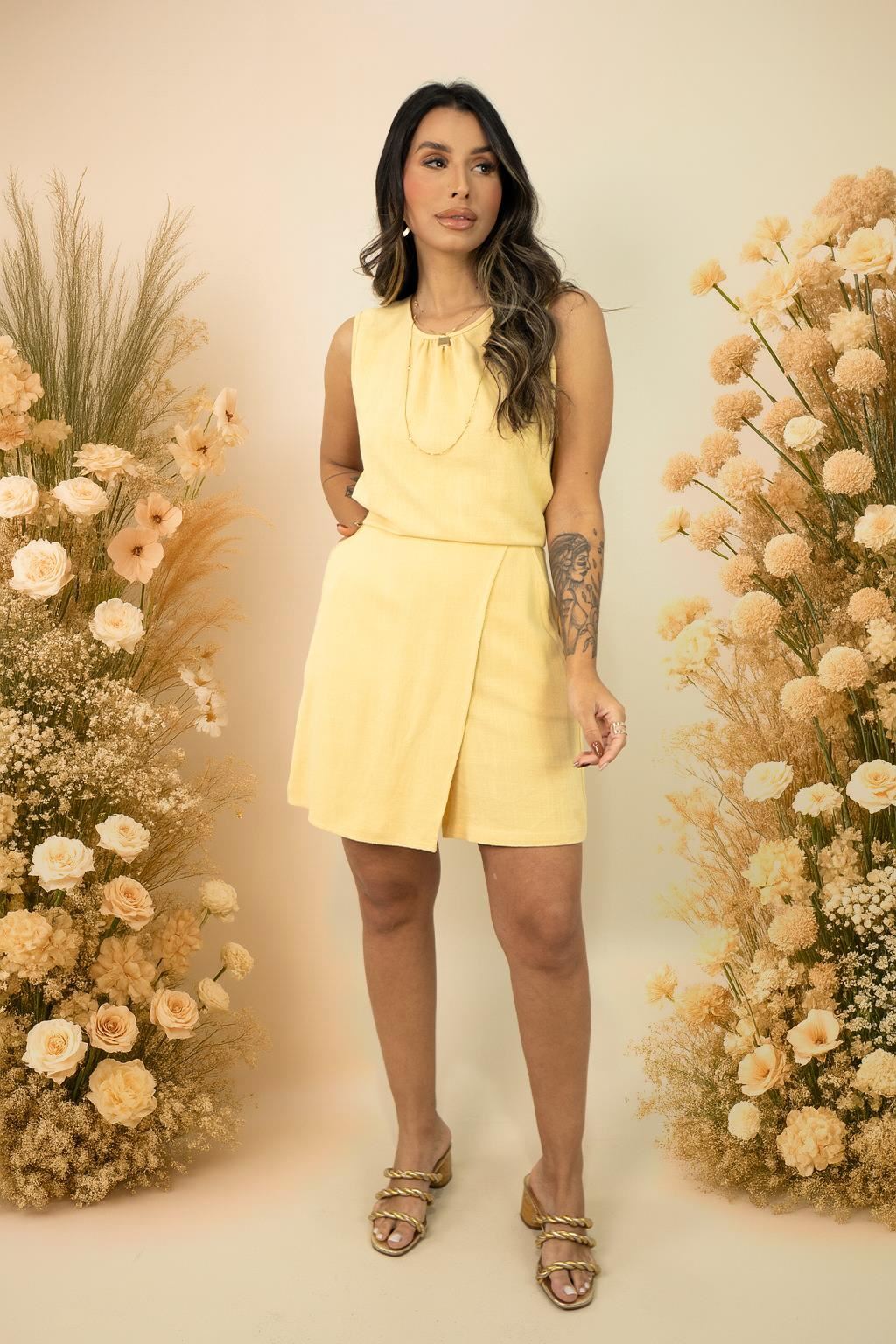 AMARELO