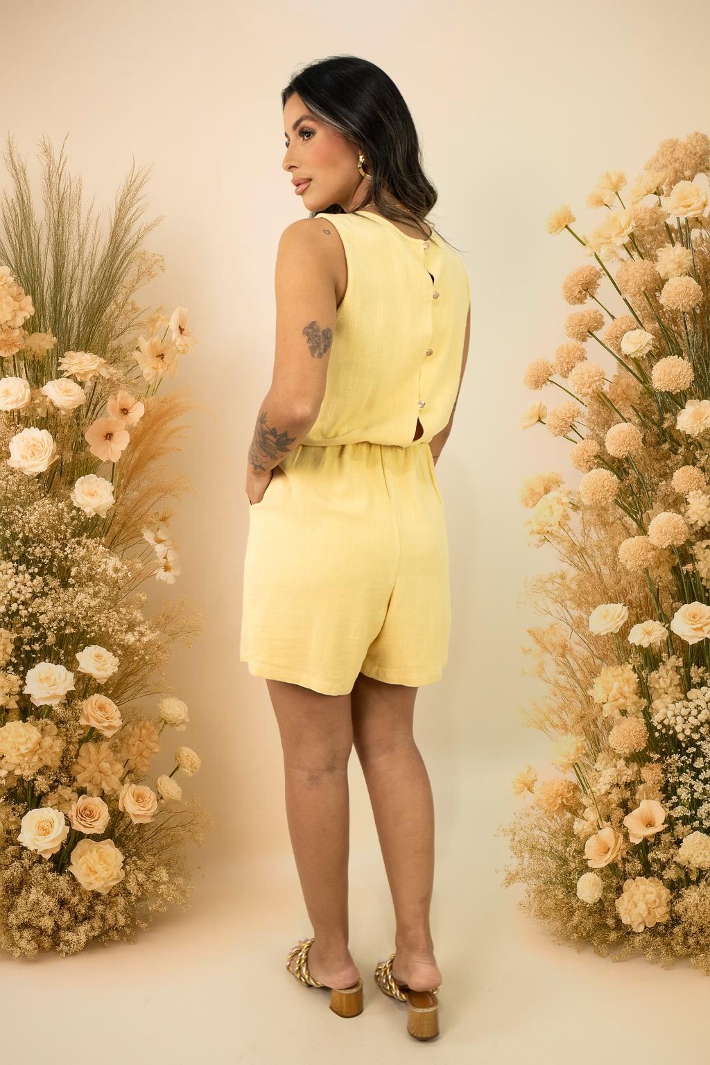AMARELO